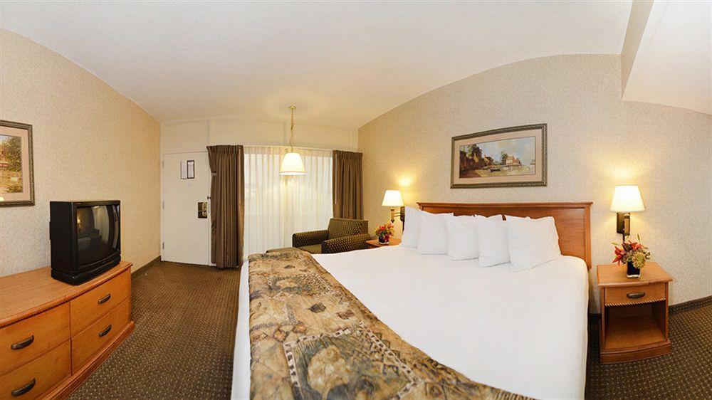 The Biltmore Hotel & Suites Main Avenue Fargo Eksteriør billede